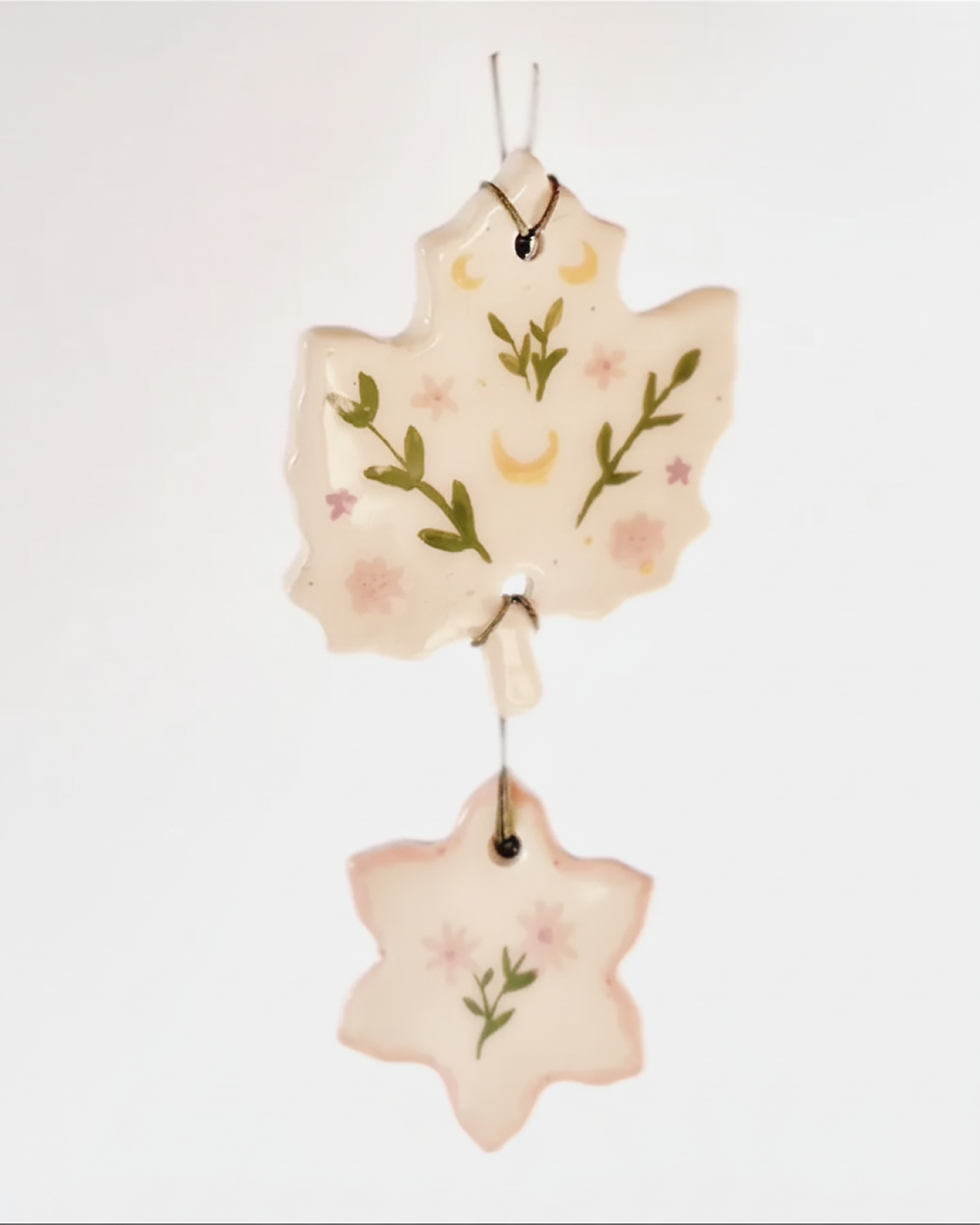 Móvil de hojas de cerámica